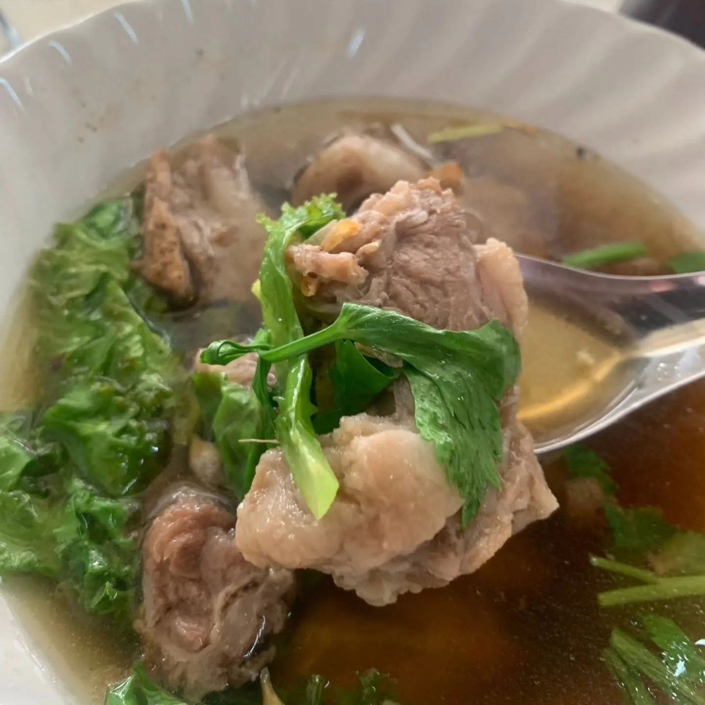 เนื้อและเอ็นในน้ำซุปใส / Beef and tendon in clear broth