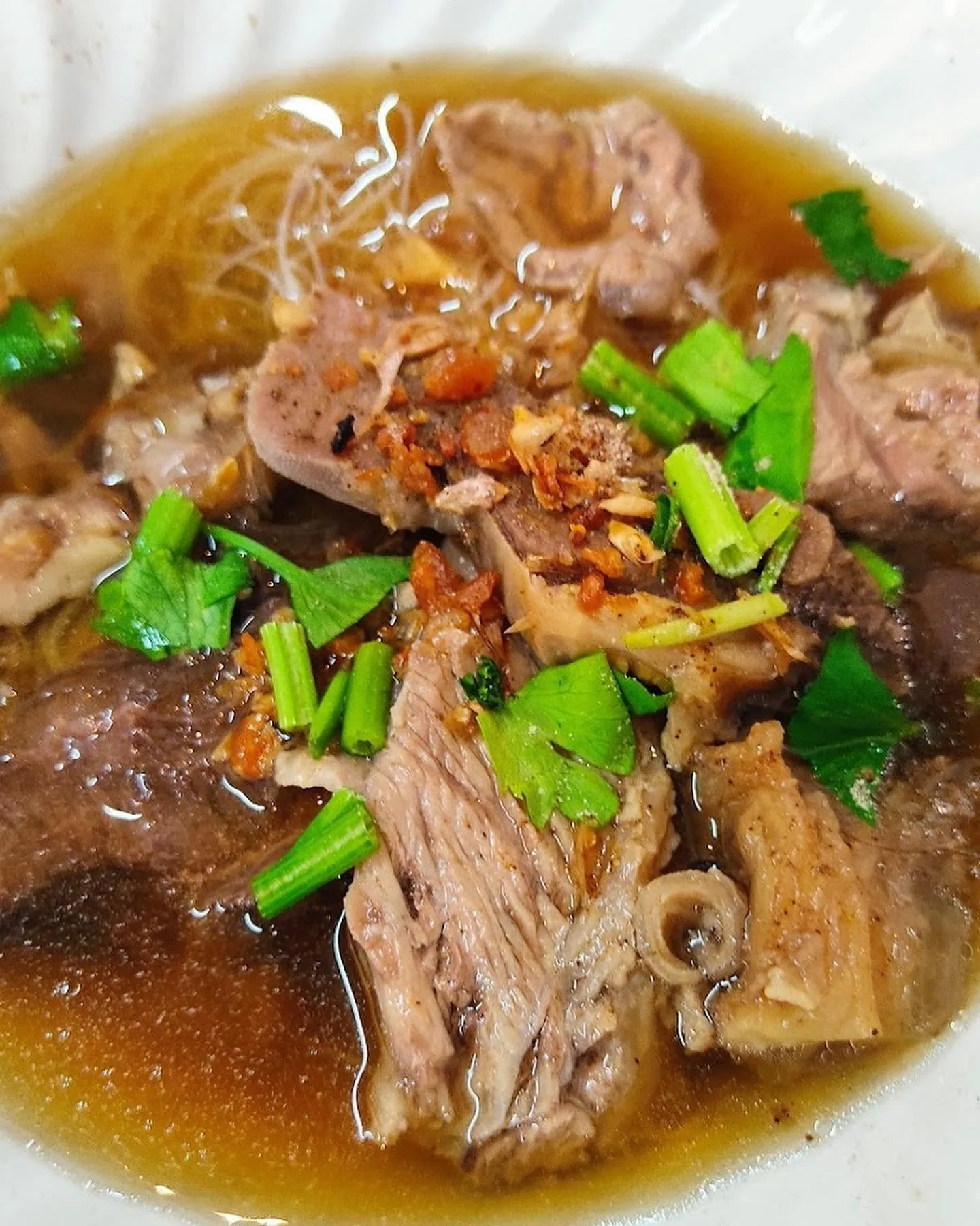 เนื้อและเอ็นในชาม / Beef and tendon in the bowl